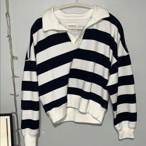 Abercrombie & Fitch Navy and White Striped Cropped Top